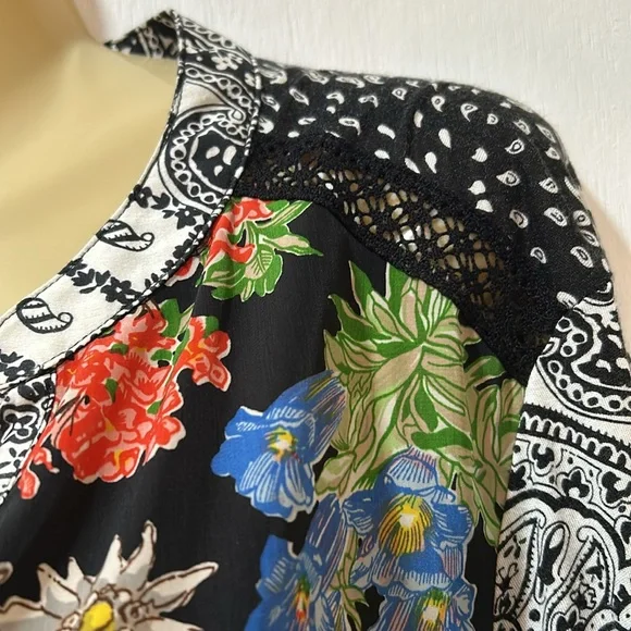 TINY ANTHROPOLOGIE BLOUSE WOMEN SIZE M BLACK MULTICOLOR FLORAL ELBOW SLEEVES - Picture 9 of 14
